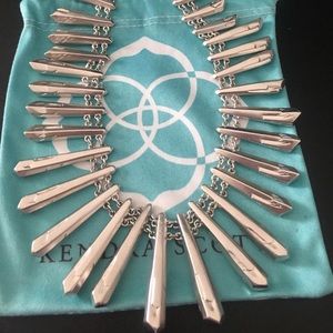 EUC Jill necklace in silver